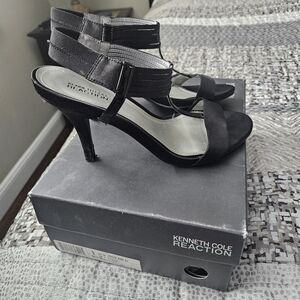 Kenneth Cole Reaction Elegant Black Heels